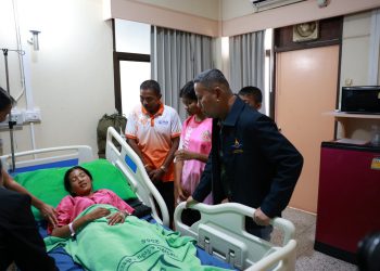 รมช.กห. ลงพื้นที่เยี่ยมให้กำลังใจครอบครัววีรบุรุษทหารกล้า จ.ศรีสะเกษ ย้ำ “แผ่นดินไทยต้องเป็นของไทย จะเป็นอย่างอื่นไปไม่ได้