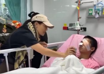 สมเด็จพระเจ้าลูกเธอ เจ้าฟ้าสิริวัณณวรี นารีรัตนราชกัญญา เสด็จไปทรงมอบสิ่งพระราชทานและเยี่ยมทหาร ที่ได้รับบาดเจ็บจากสถานการณ์ชายแดนไทย – กัมพูชา โรงพยาบาลสรรพสิทธิประสงค์ จังหวัดอุบลราชธานี