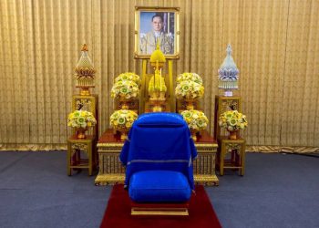 พลเอก ธราพงษ์ มะละคำ ปลัดกระทรวงกลาโหมและนายกสมาคมภริยาข้าราชการสำนักงานปลัดกระทรวงกลาโหม เข้าร่วมพิธีเจริญพระพุทธมนต์ และทำบุญตักบาตรถวายเป็นพระราชกุศลแด่ พระบาทสมเด็จพระบรมชนกาธิเบศร มหาภูมิพลอดุลยเดชมหาราช บรมนาถบพิตร เนื่องในวันคล้ายวันพระบรมราชสมภพ วันชาติ และวันพ่อแห่งชาติ ๕ ธันวาคม ๒๕๖๘